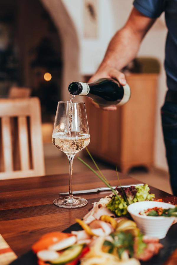 Отель Weingut Ferdl Denk Вайсенкирхен-ин-дер-Вахау Экстерьер фото